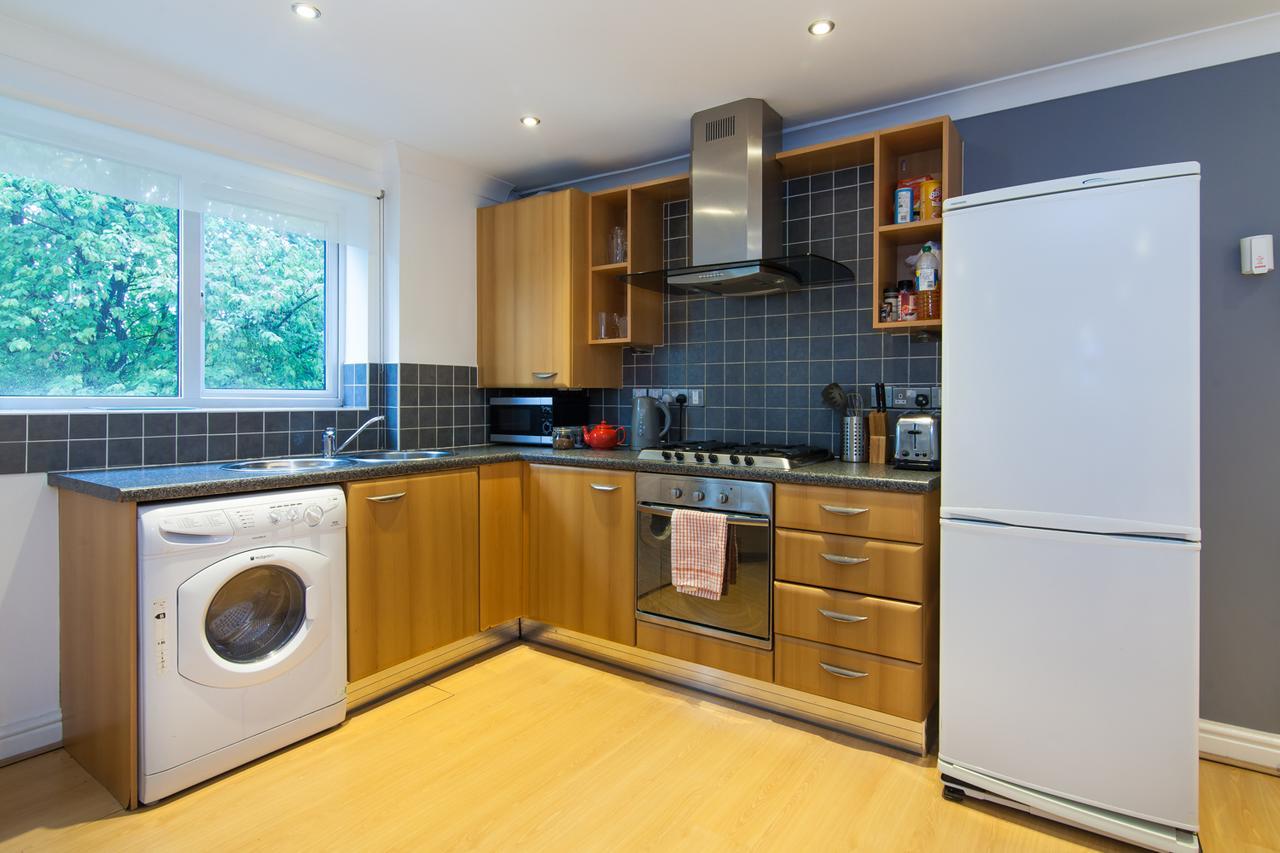 Rest & Recharge - Birley View Apartment Manchester Bagian luar foto