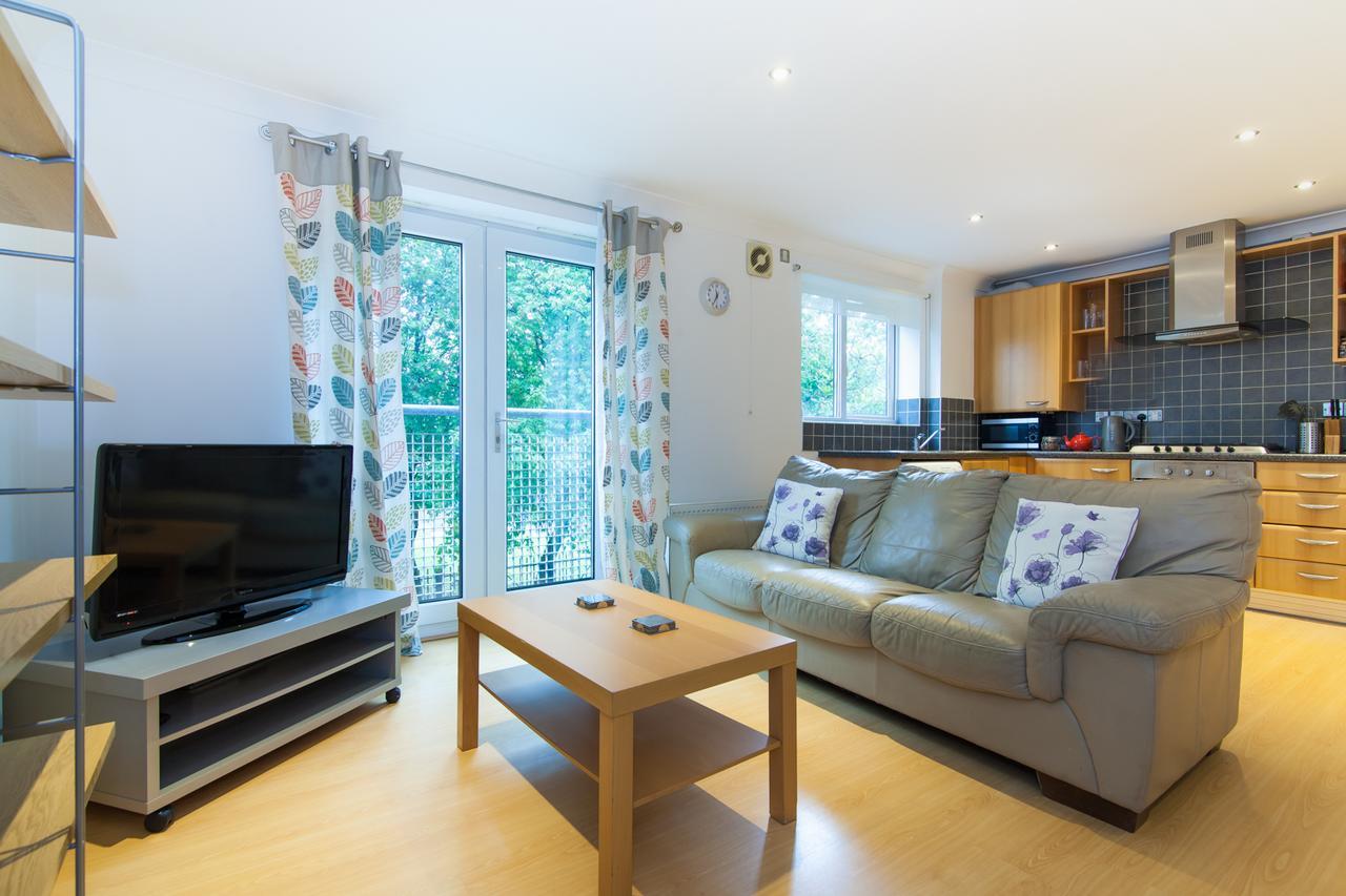 Rest & Recharge - Birley View Apartment Manchester Bagian luar foto