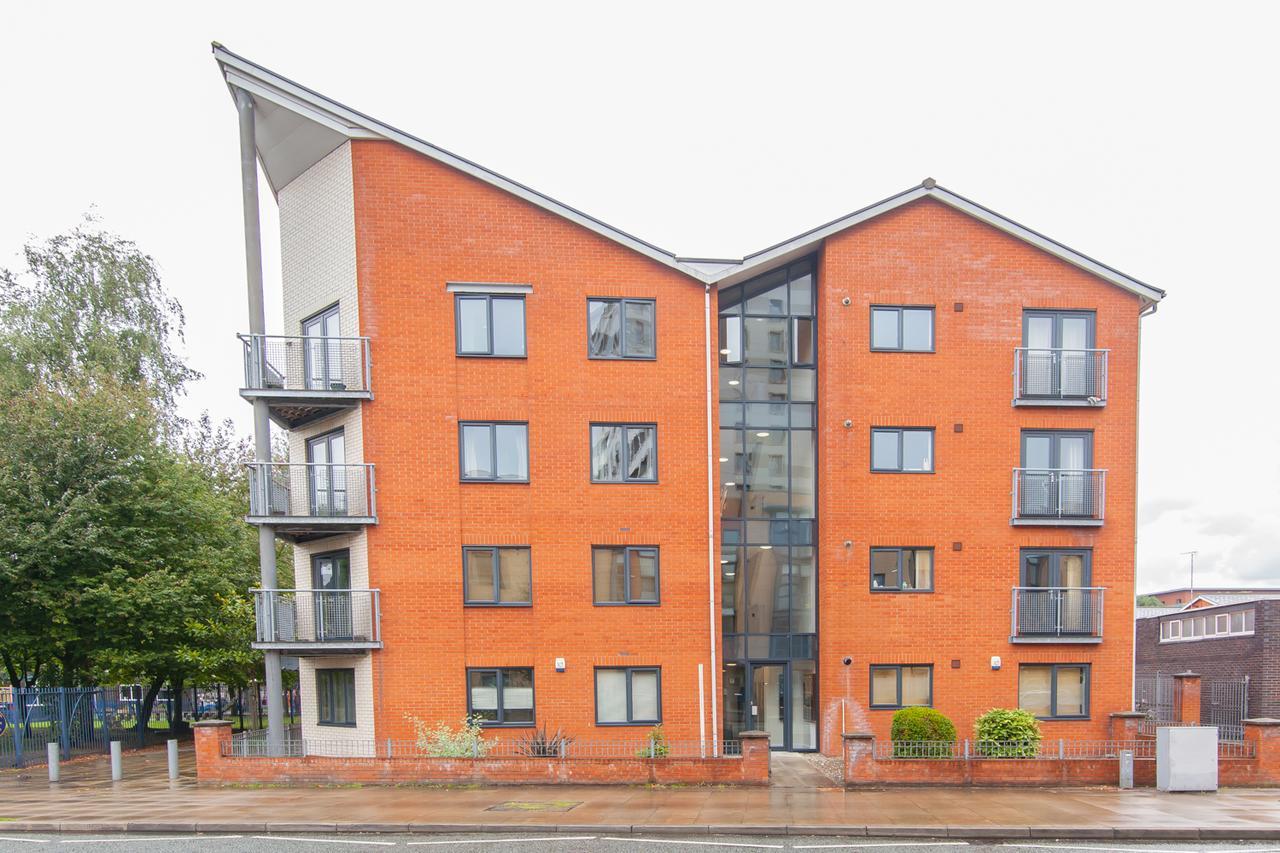 Rest & Recharge - Birley View Apartment Manchester Bagian luar foto